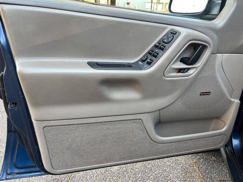 2001 Jeep Grand Cherokee Laredo