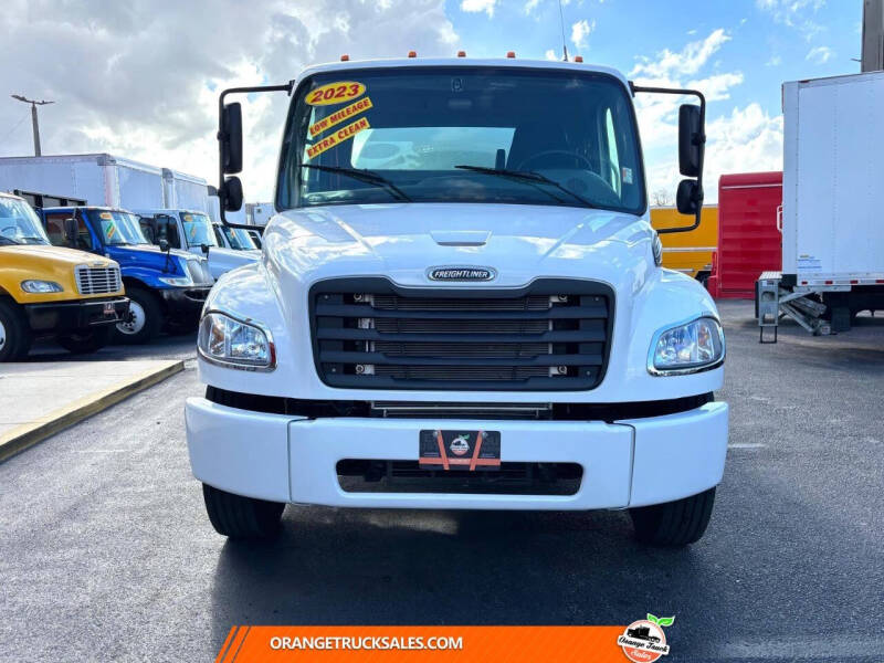 2023 Freightliner M2 106