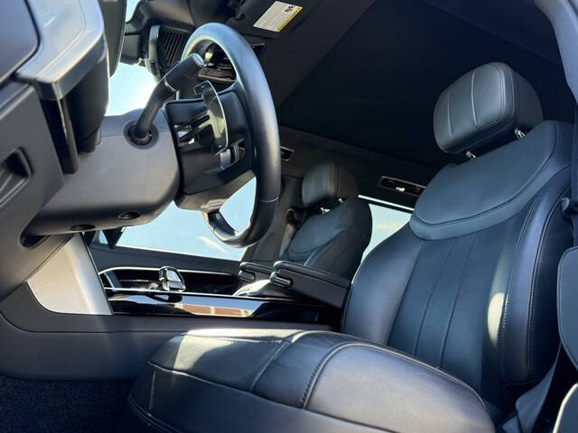 2024 Land Rover Range Rover P400 SE LWB