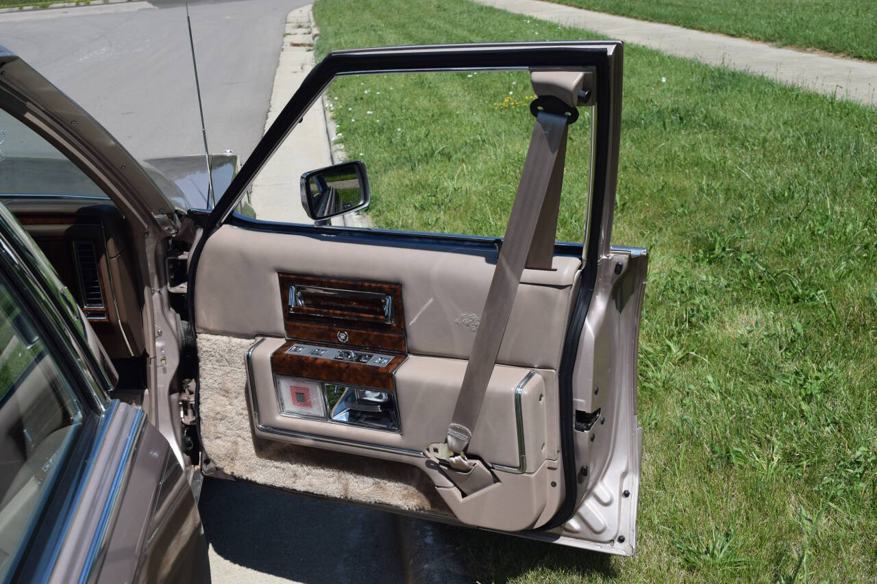 1991 Cadillac Brougham 164