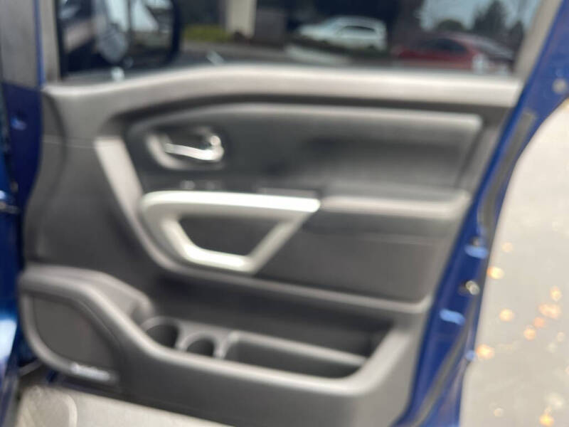 2017 Nissan Titan SL