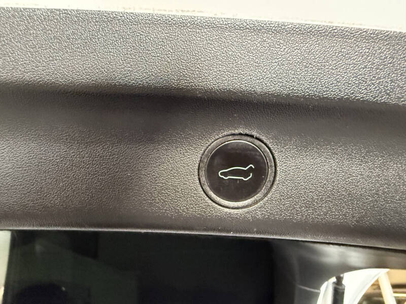 2022 Tesla Model Y Long Range - Photo 23
