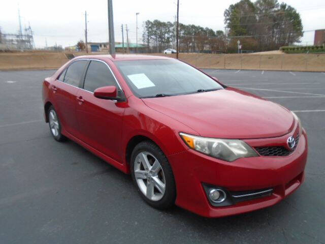 2014 Toyota Camry SE's photo