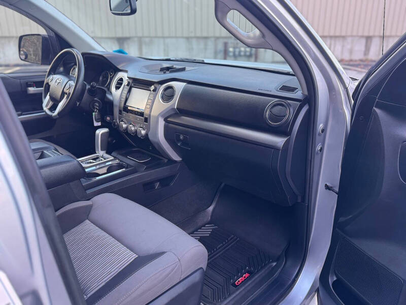 2017 Toyota Tundra SR5