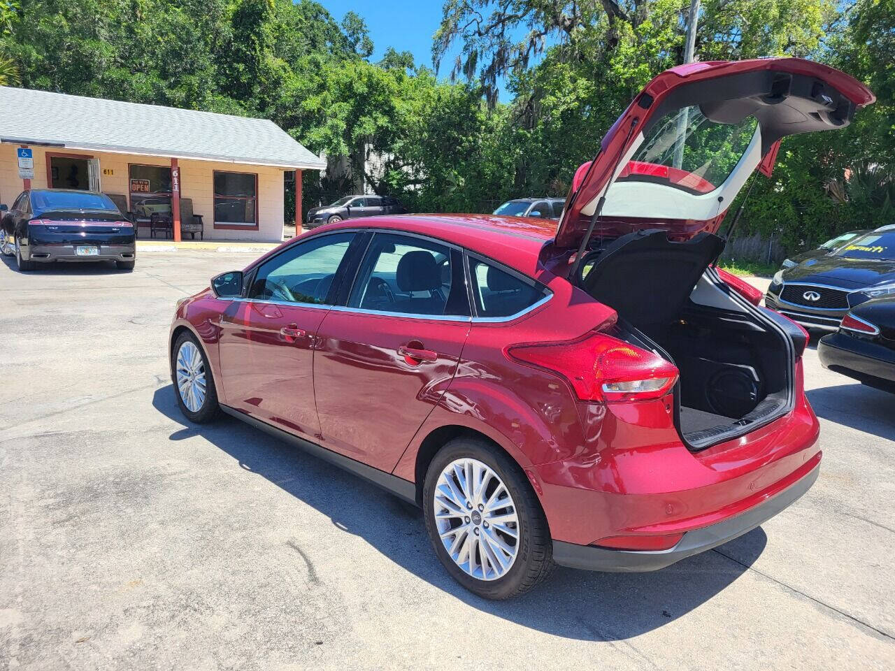 2017 Ford Focus for sale at FAMILY AUTO BROKERS in Longwood, FL