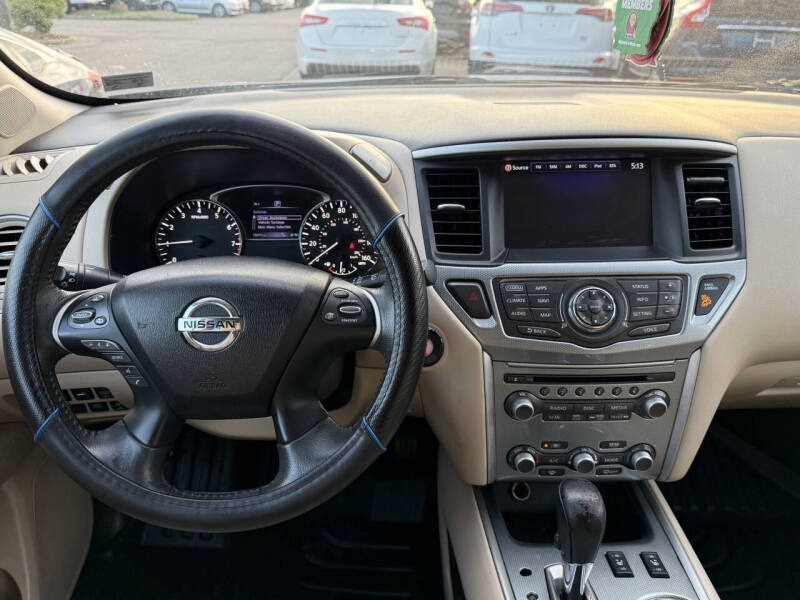 2017 Nissan Pathfinder SL