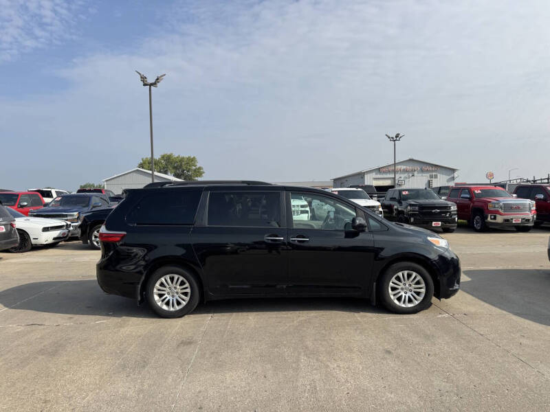 2015 Toyota Sienna XLE 8-Passenger