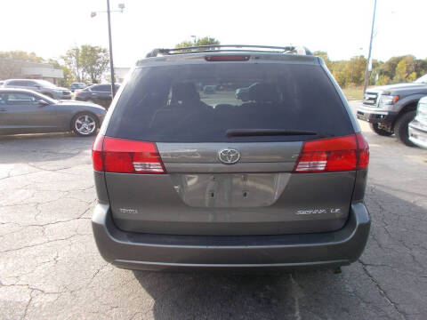 2004 Toyota Sienna LE 7 Passenger