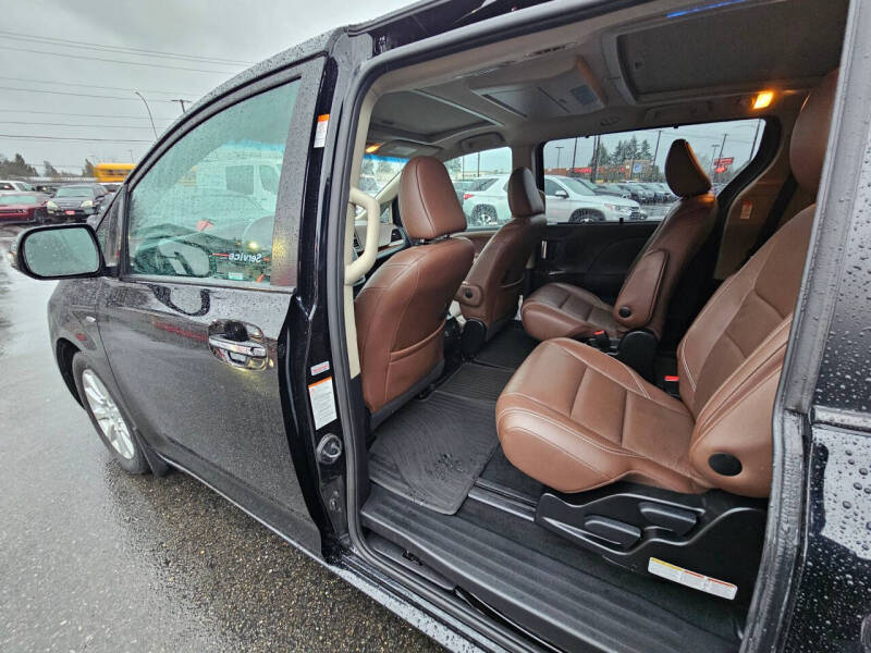 2017 Toyota Sienna Limited Premium 7-Passenger