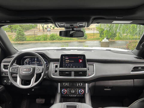 2023 GMC Yukon SLT