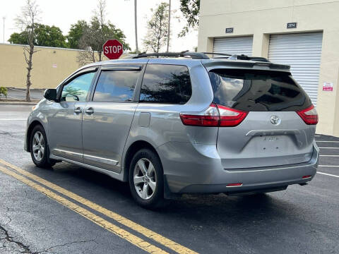 2018 Toyota Sienna LE 8-Passenger
