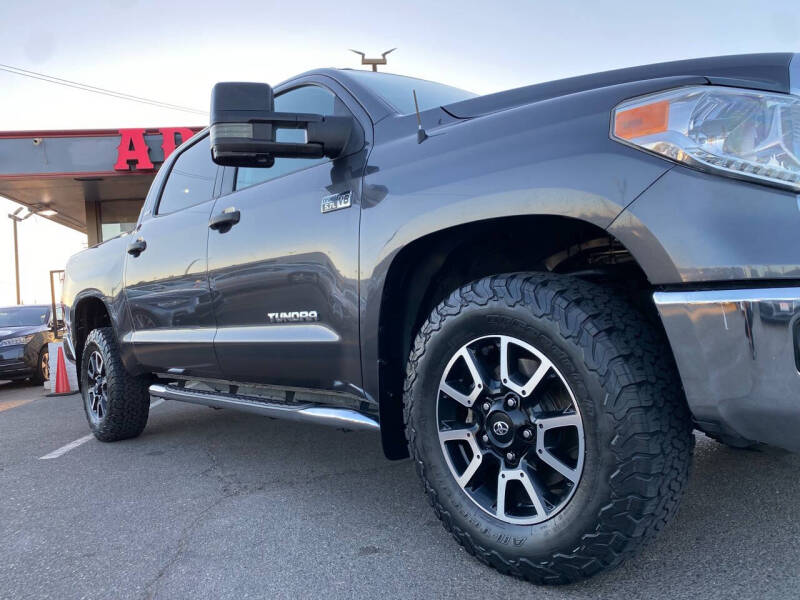 2016 Toyota Tundra SR5 photo 28