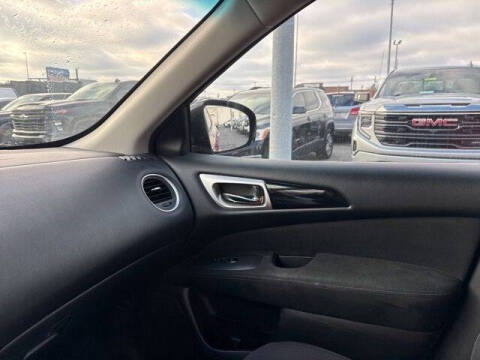 2016 Nissan Pathfinder SV