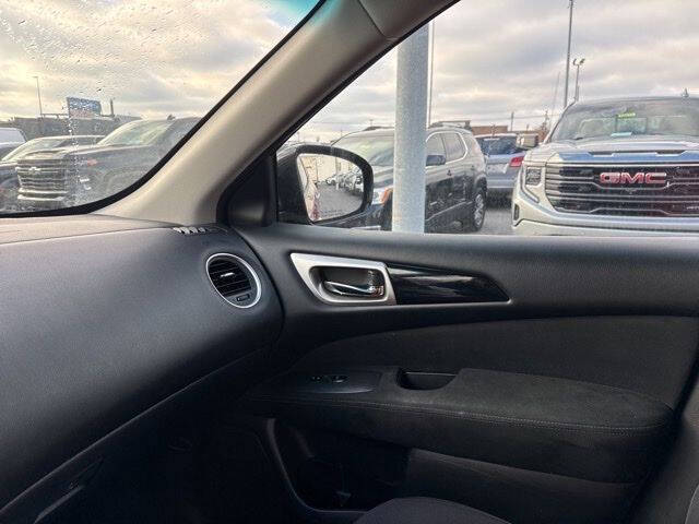 2016 Nissan Pathfinder SV