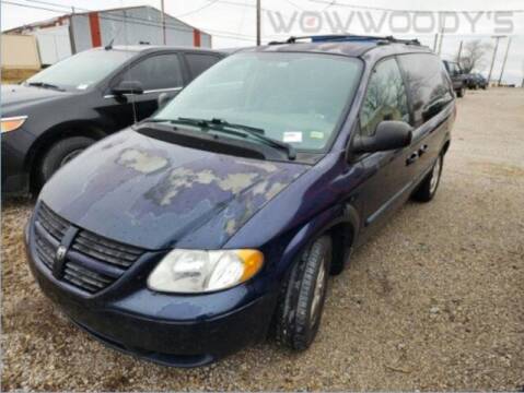 2005 Dodge Caravan for sale at WOODY'S AUTOMOTIVE GROUP in Chillicothe MO