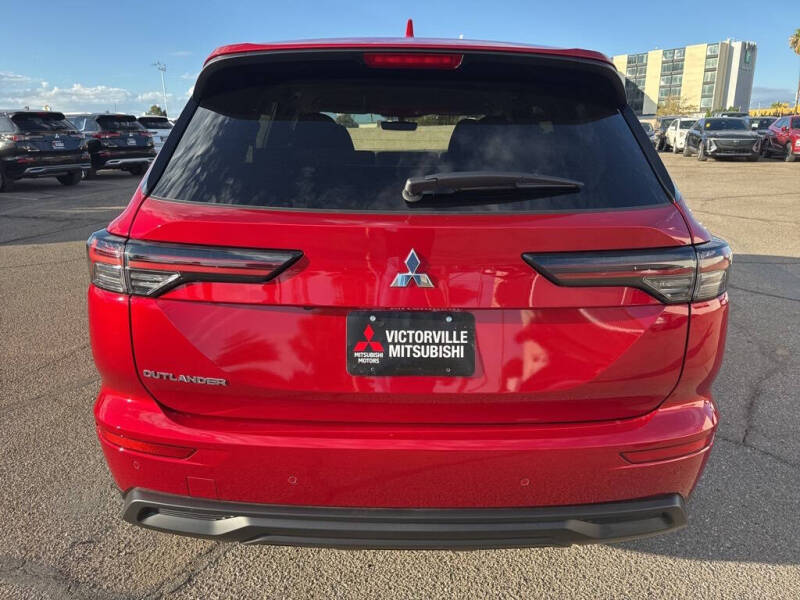 2025 Mitsubishi Outlander ES