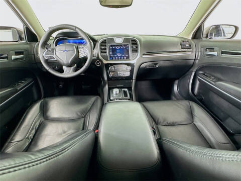 2023 Chrysler 300 Touring L