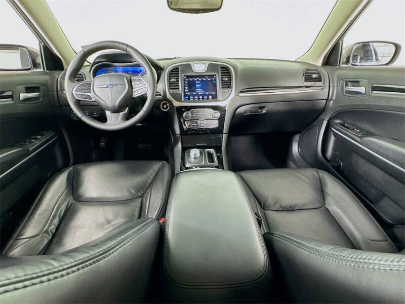 2023 Chrysler 300 Touring L