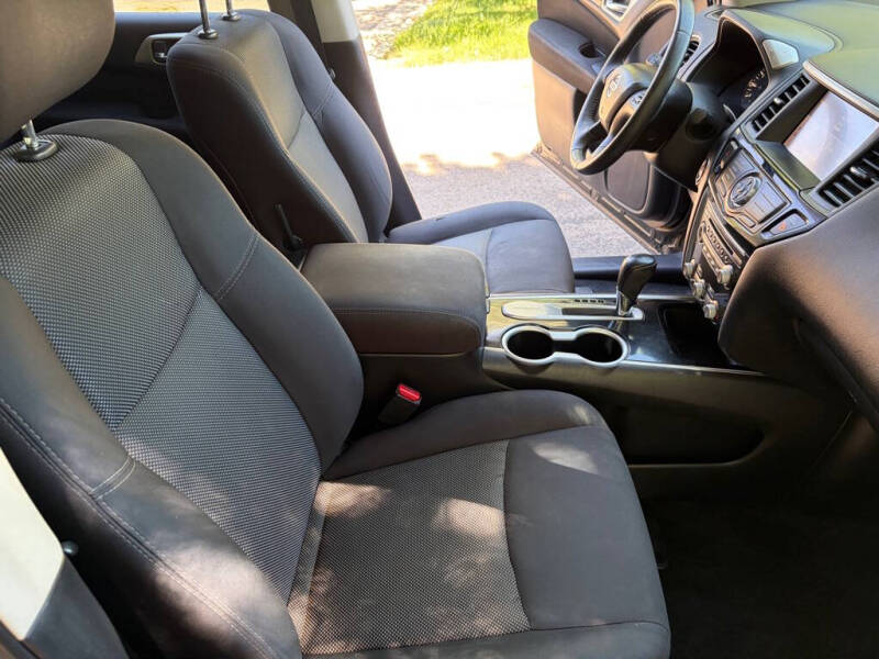 2017 Nissan Pathfinder S