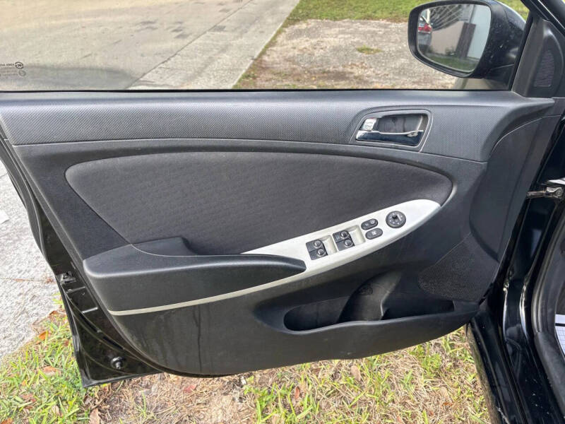 2013 Hyundai Accent SE