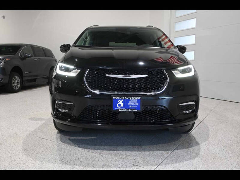 2022 Chrysler Pacifica Touring L