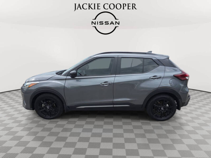 2023 Nissan Kicks SR