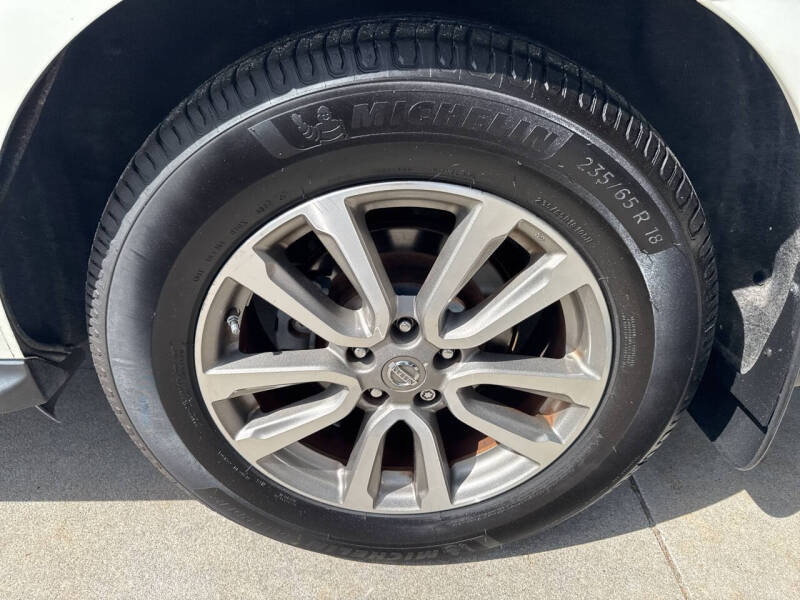 2016 Nissan Pathfinder SV