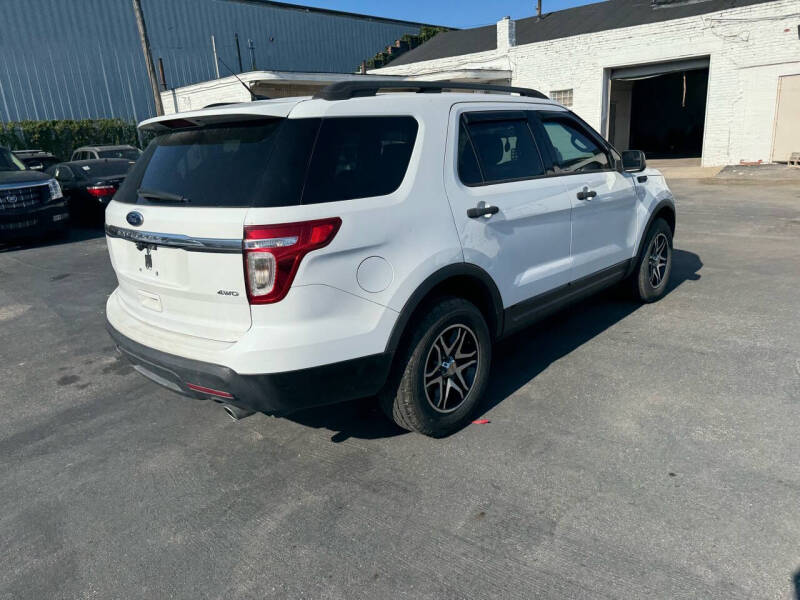 2013 Ford Explorer Base photo 19