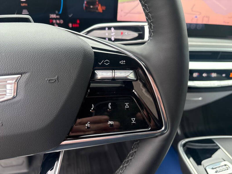 2025 Cadillac LYRIQ Luxury 2