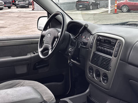 2004 Ford Explorer XLT