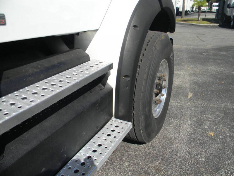 2012 Freightliner M2 112