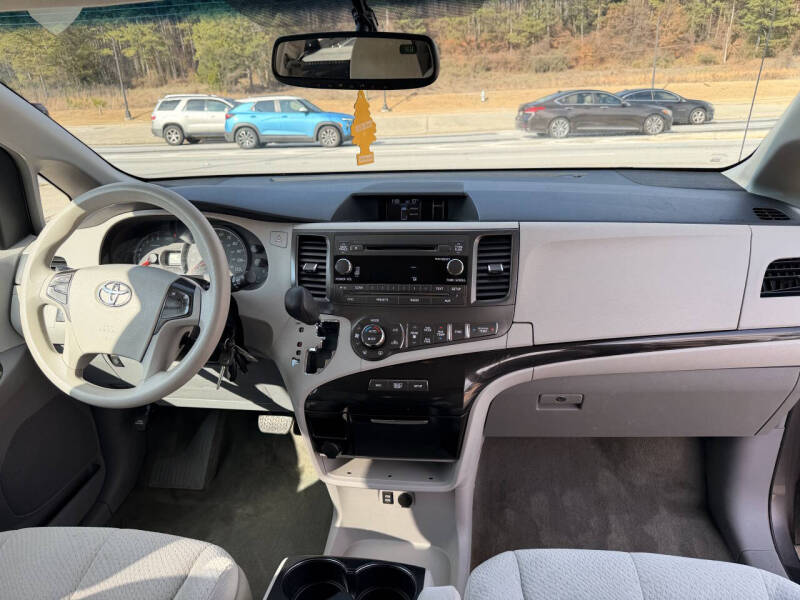 2014 Toyota Sienna LE 8-Passenger