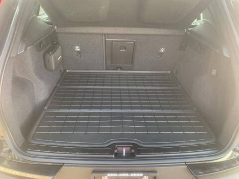 2023 Volvo XC40 B5 Plus Dark Theme