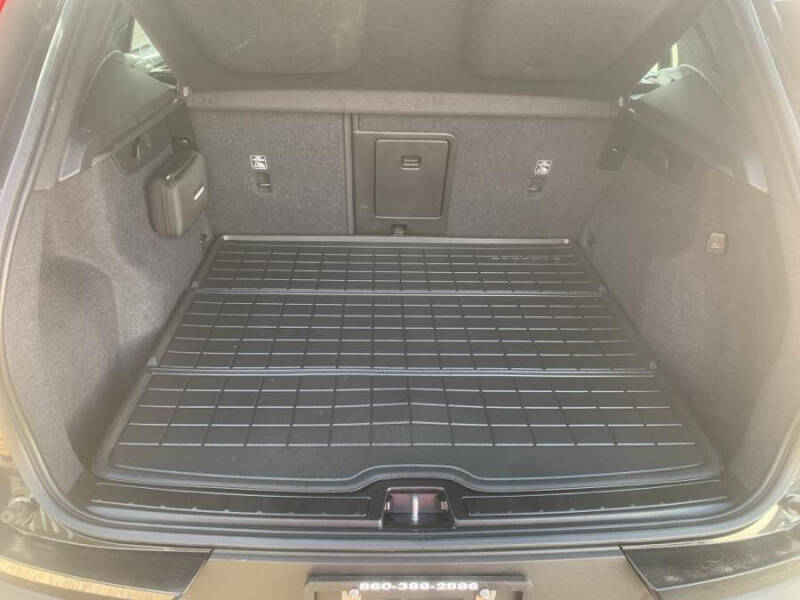 2023 Volvo XC40 B5 Plus Dark Theme