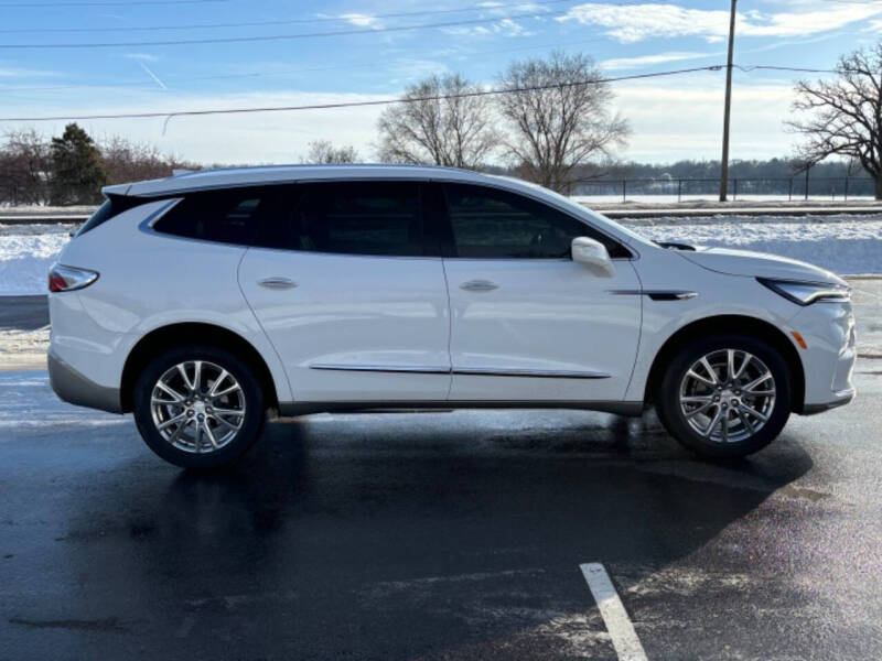 2022 Buick Enclave Essence