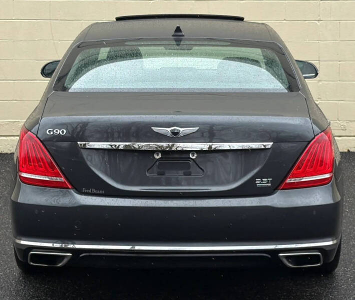2017 Genesis G90