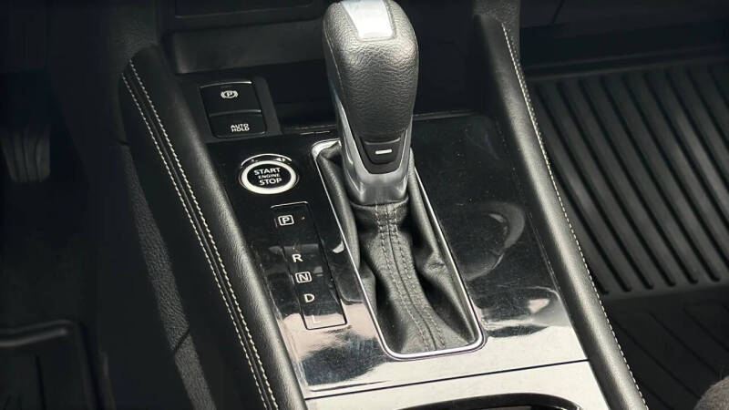 2022 Nissan Kicks SR
