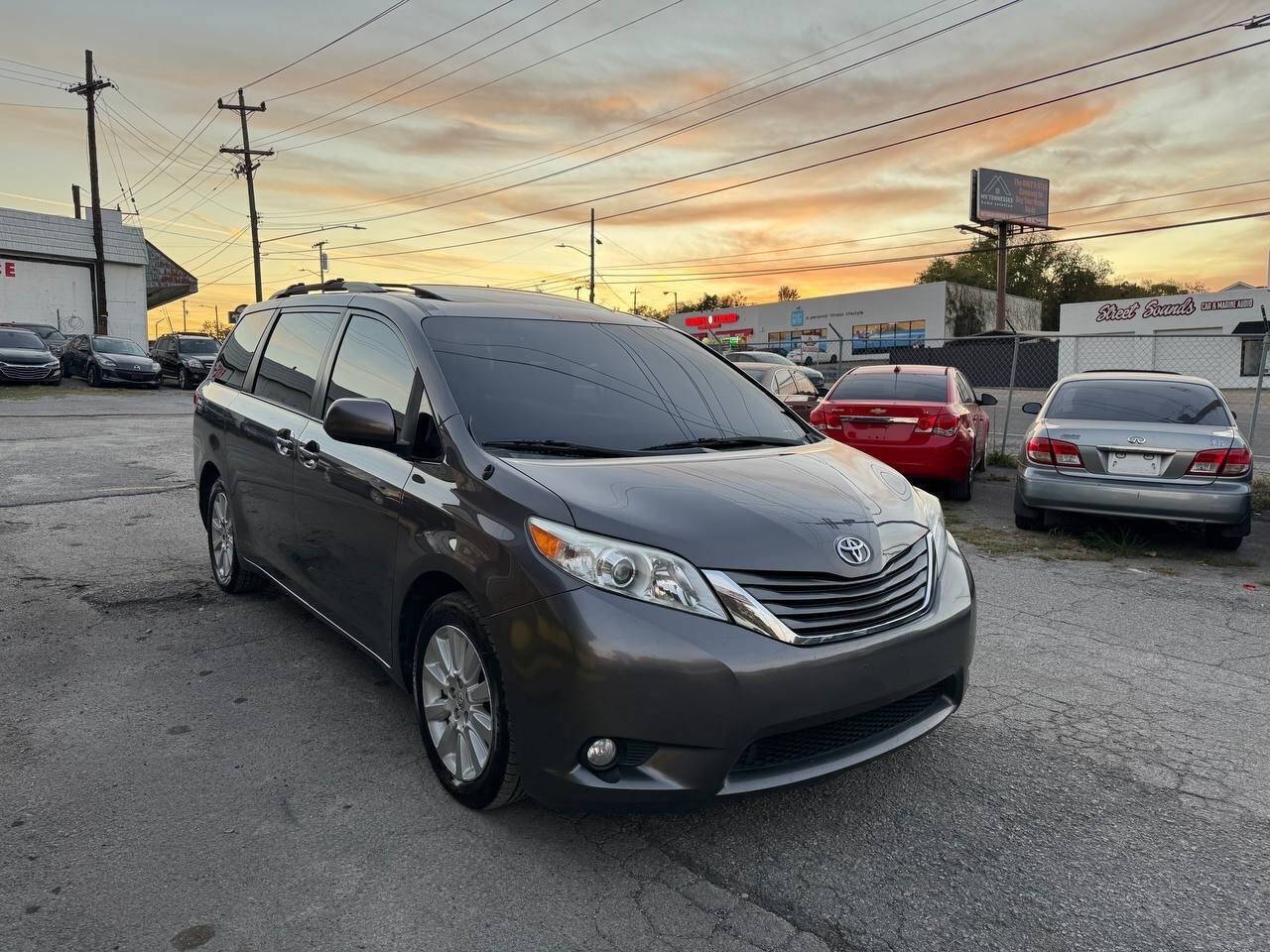 2013 Toyota Sienna for sale at Green Ride LLC in NASHVILLE, TN