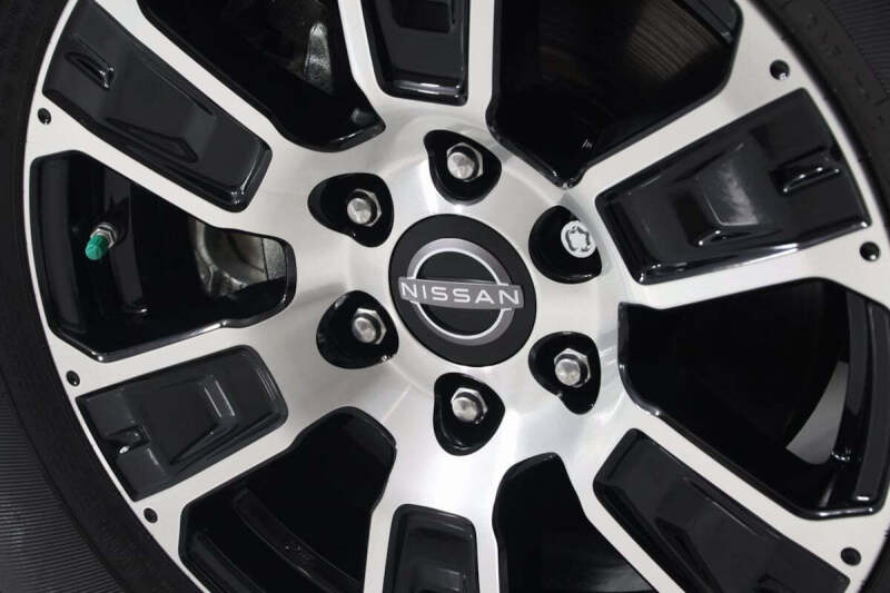 2023 Nissan Titan SV