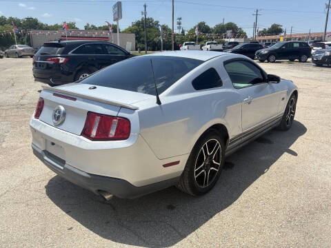 2011 Ford Mustang V6