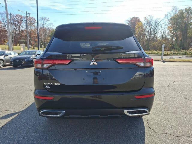 2022 Mitsubishi Outlander ES