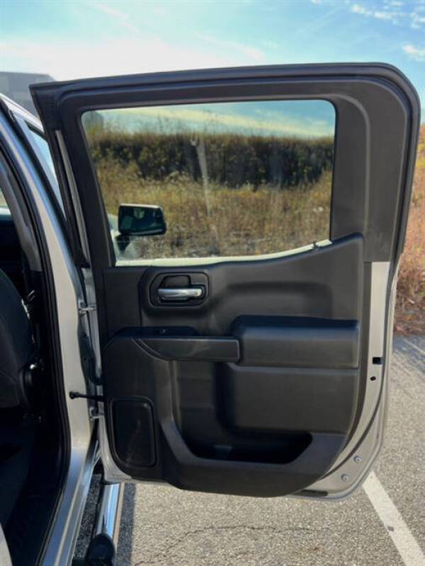 2019 Chevrolet Silverado 1500 LT photo 16