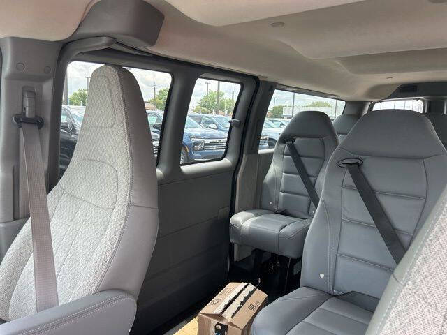2025 Chevrolet Express 3500