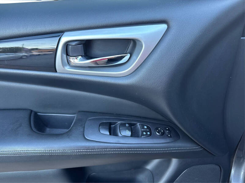 2019 Nissan Pathfinder S