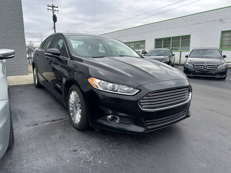 2016 Ford Fusion Hybrid SE photo 2