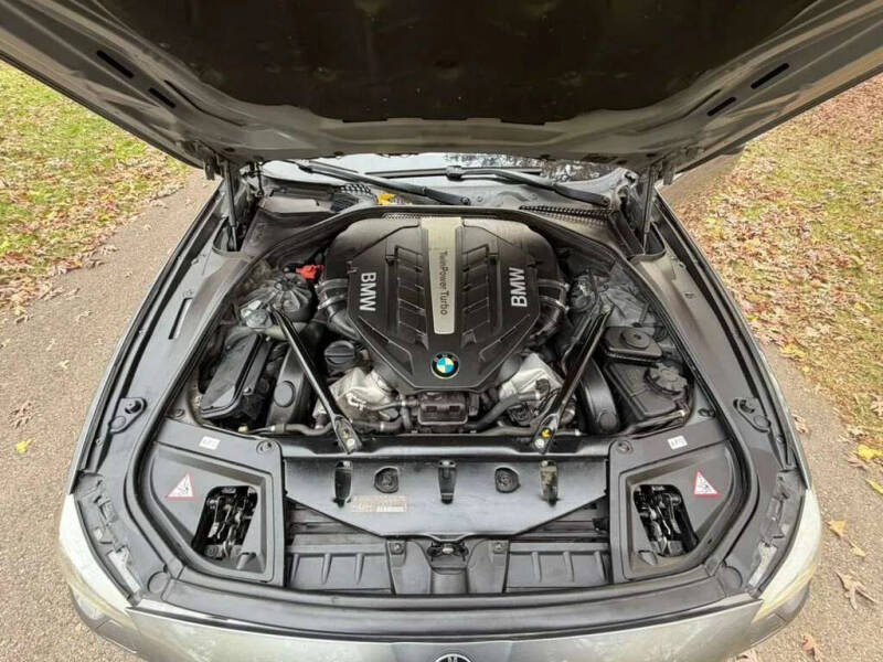 2012 BMW 5 Series 550i xDrive