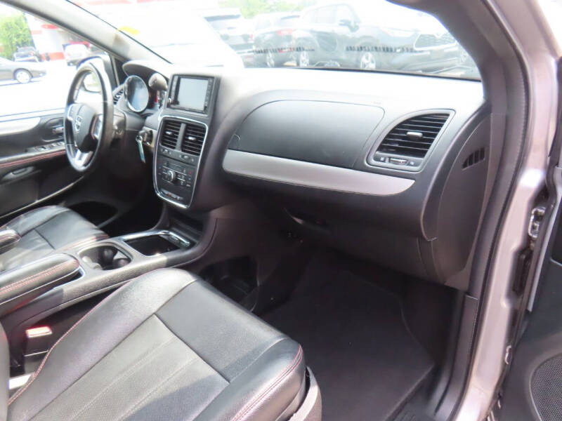 2016 Dodge Grand Caravan R/T