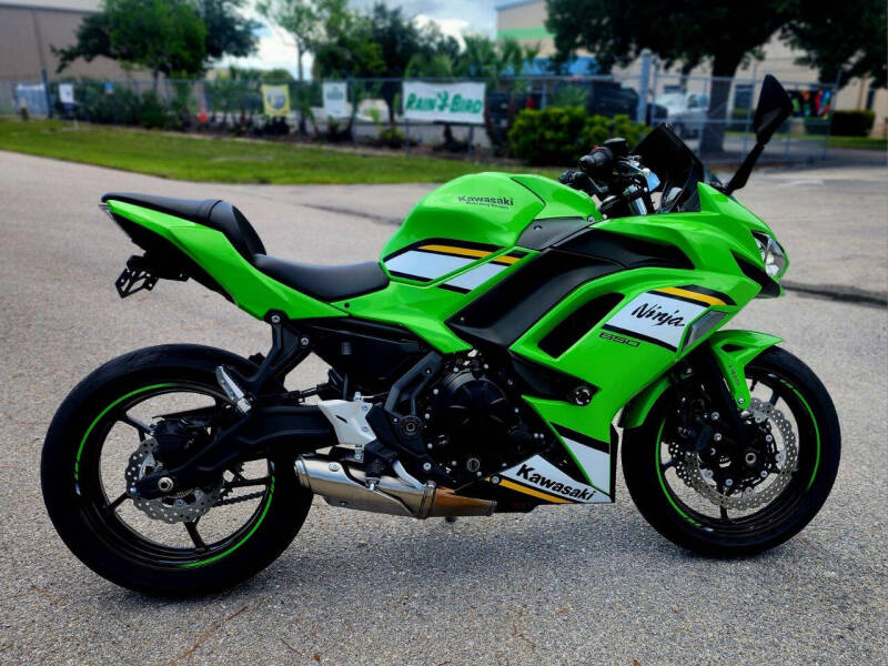 2025 Kawasaki EX650 ABS