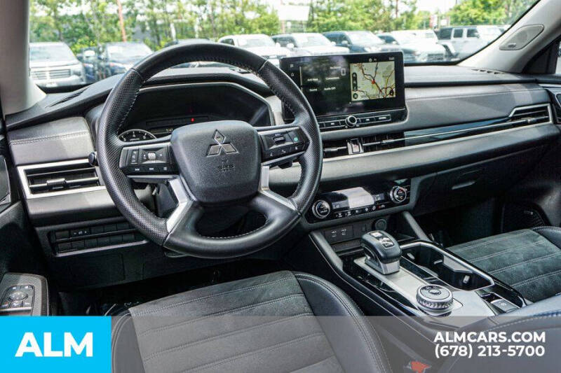 2025 Mitsubishi Outlander SE