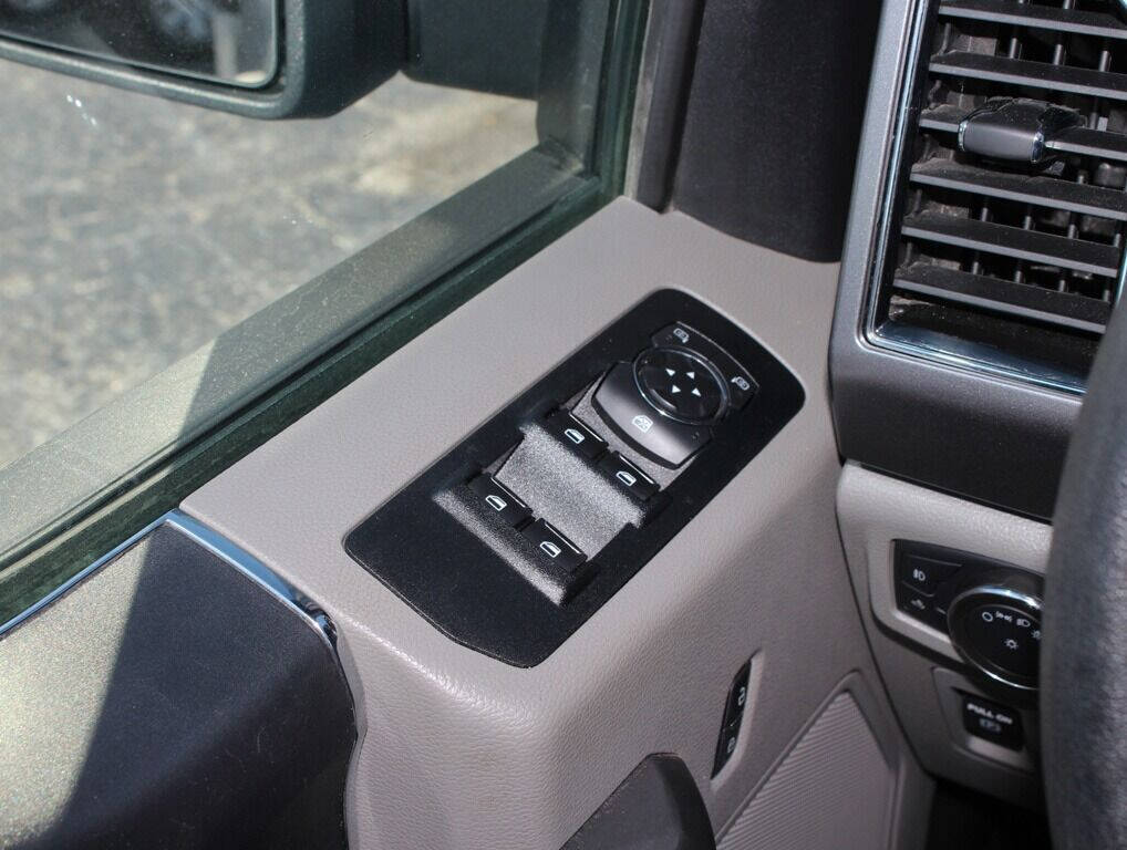 2020 Ford F-150  - $36,595